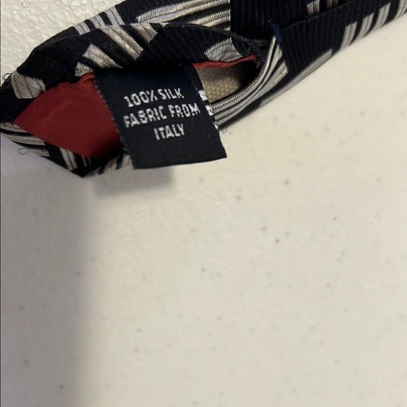 Geoffrey Beene Black and White‎ Geometric Tie (used -good) - Picture 4 of 5